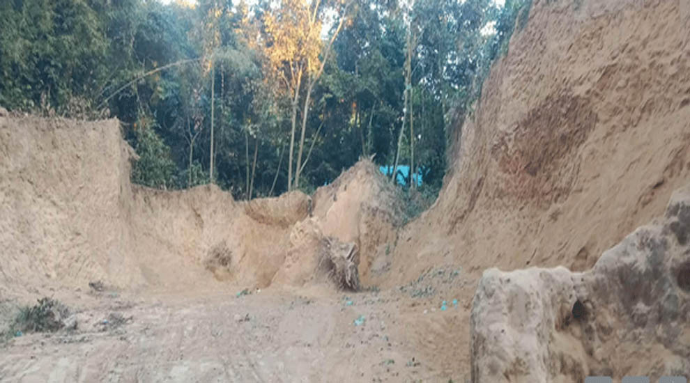  জৈন্তাপুরে পাহাড় কা*টা*র মহোৎসব !হা হা বেশ বেশ ! জেলা প্রশাসকের সু-দৃষ্ঠি কামনা !